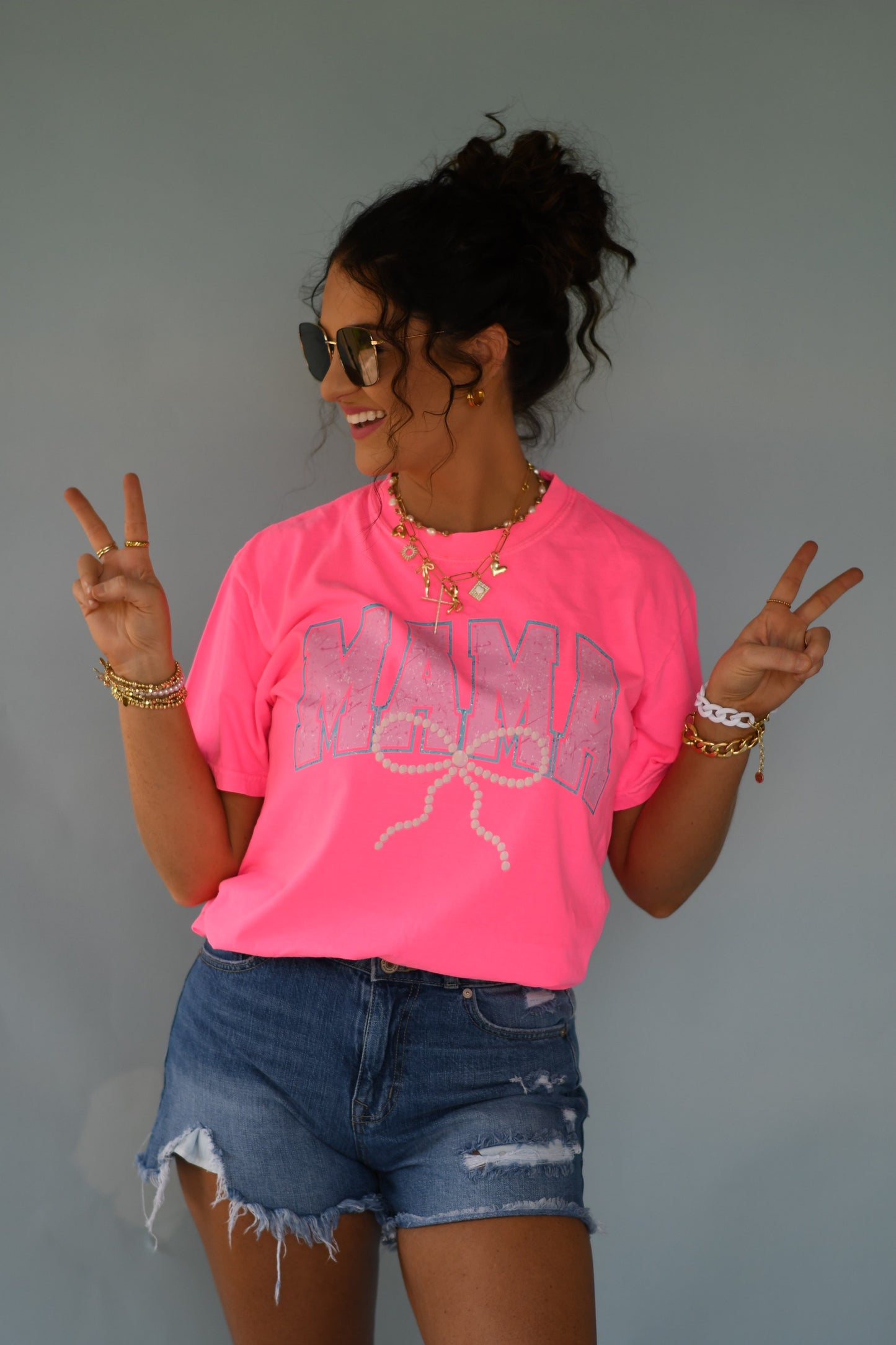 Mama neon pearl bow tee